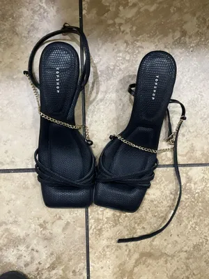 EUC black Kitten Heel Sandals Size 7 thumbnail 4