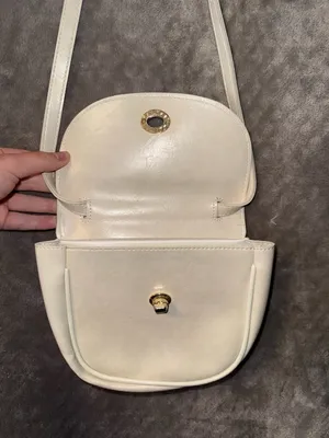 Minimalist Vintage-Style Cream Leather Turnlock Crossbody Bag thumbnail 10