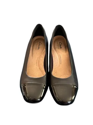 Clarks Marilyn Sara Pumps Black Leather Sz 9/40 Patent Toe Cap Block 1.5” Heel thumbnail 4