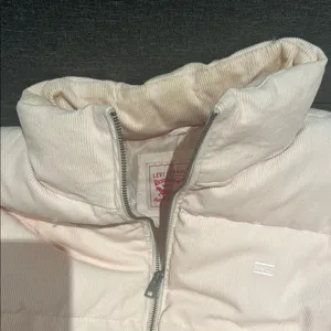 Levi’s Light Pink Puffer Jacket Size XL Cozy Quilted Winter Coat thumbnail 6