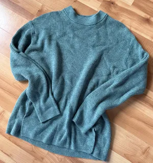 Lululemon Sweater thumbnail 1