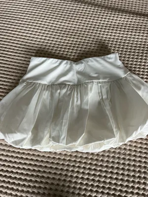 SHEIN white mini skirt with ruffles in XS #miniskirt #ruffles thumbnail 4