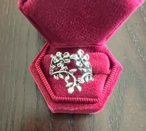 Silver Floral Intricate Design Ring Size 7 thumbnail 1