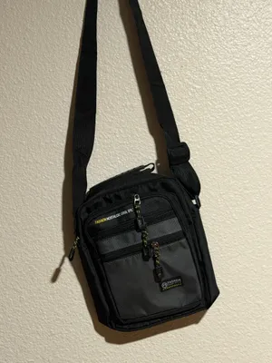 Stylish and elegant handbag in good condition. Perfect for everyday use, work, shopping, or going out. Spacious enough to carry your essentials and easy to match with different outfits. Please check the photos for the exact condition and details. thumbnail 2