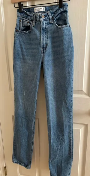 Abercrombie High-Rise Jeans Straight Curve Love thumbnail 1
