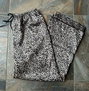 Vintage Women’s Leopard Print Pants Silky Casual Size Large thumbnail 1