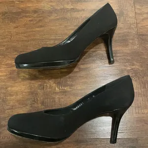 Stuart Weitzman black round toe heels thumbnail 1