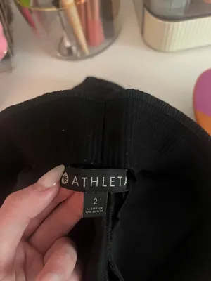 Athleta shorts thumbnail 2