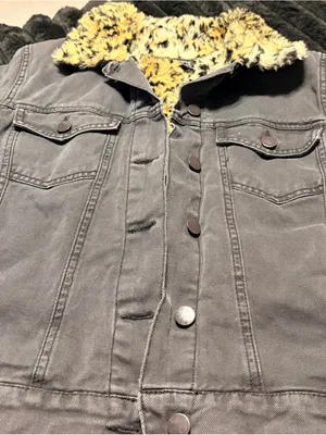 Forever 21 Gray Denim Jacket with Yellow Leopard Faux Fur Lining thumbnail 4