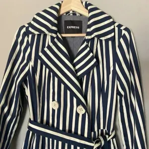Express Women's S Blue White Striped Pleated Back Trench Coat Size Small Preppy‎ thumbnail 2