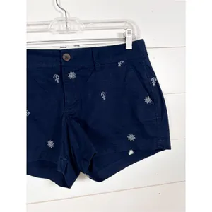 Old Navy Women's White Nautical Anchor and Ship Wheel Chino Shorts Blue Size 4 thumbnail 4