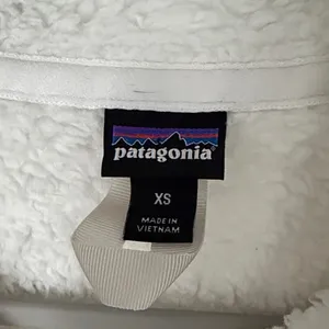 Patagonia Women’s White Fleece Quarter Zip Sweater thumbnail 2