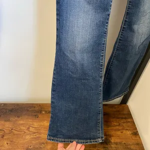 EUC | Levi’s women’s bootcut jeans — size‎ 4 thumbnail 4