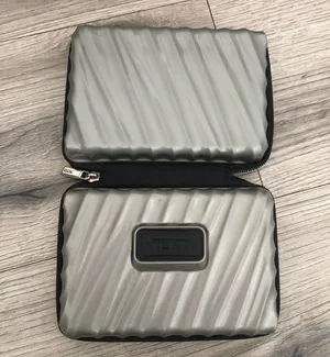 TUMI for Delta Hard Shell Amenity Travel Case Kit Zippered Pouch Toiletry Case thumbnail 1