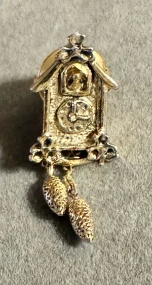 Vintage Avon Cuckoo Clock Pin Gold thumbnail 1