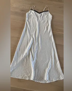 Natori Retro Polka Dot Midi Slip Dress White Black Mesh thumbnail 1