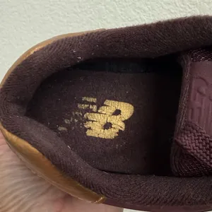 NEW BALANCE 574 Molten Maroon Burgundy Creased Gold Heel Sneakers Size 7 thumbnail 10