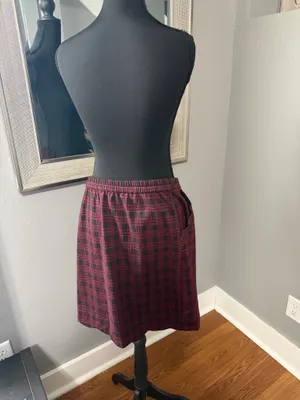 Skies Are Blue Berenice Scallop Hem Old Money Academia Skirt burgundy & black plaid large. thumbnail 5