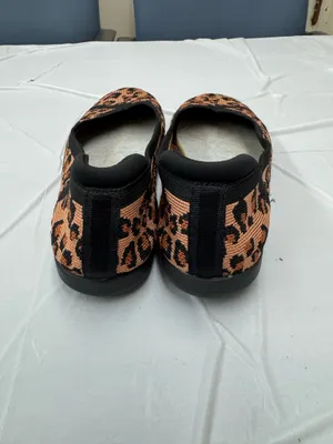 Clarks Cloud Steppers Leopard Print Slip On Flats Size 7.5 thumbnail 4