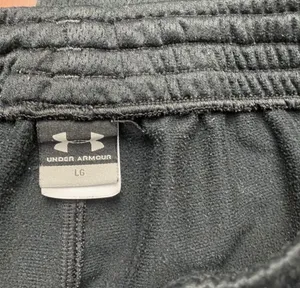 Under Armour Unisex sweats are a size Large. thumbnail 6