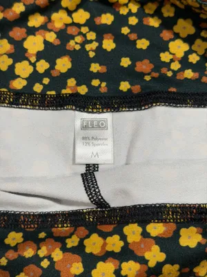 Women’s Fleo Daisy Confetti 3.25” inseam shorts size medium thumbnail 7