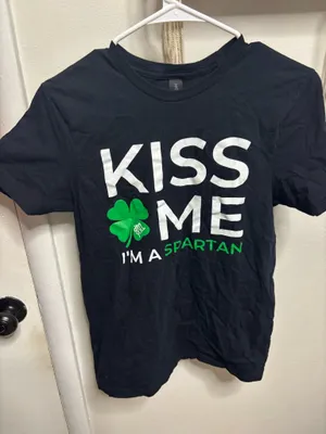 Gildan Kiss Me I’m Spartan Black Tshirt MSU Michigan State thumbnail 1