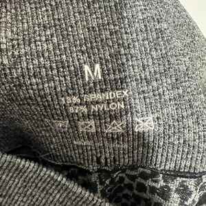 NVGTN Leggings Womens‎ Medium Grey Snakeskin Seamless High Waist Activewear Gym thumbnail 4