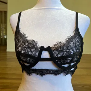 PrettyLittleThing‎ Black Eyelash Lace Bralette Strappy Cut Out Lingerie Top XS thumbnail 2