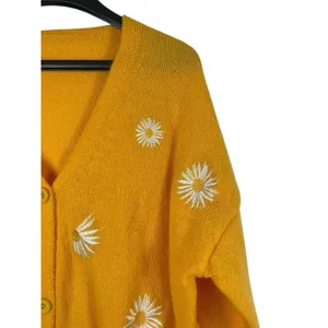 Sunshine Yellow Daisy Embroidered Button Front Cardigan Sweater M Short/Cropped thumbnail 3