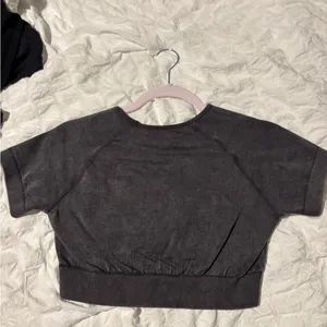 Workout crop top thumbnail 2