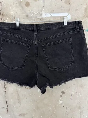 Abercrombie the High Rise Mom Short thumbnail 3
