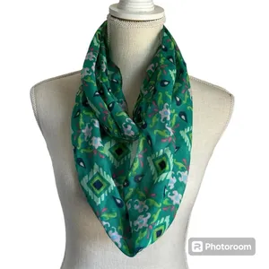 Green Geometric Print Infinity Scarf Lightweight Loop Scarf EUC thumbnail 2