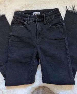 Good American Straight Leg Distressed Jeans 24 / 00 - Black thumbnail 1