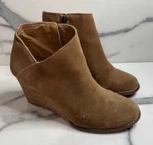 Lucky Brand Womens Tan Suede Zip Round Toe Wedge Heel Yakeena Boot Sz 9 Festival thumbnail 1
