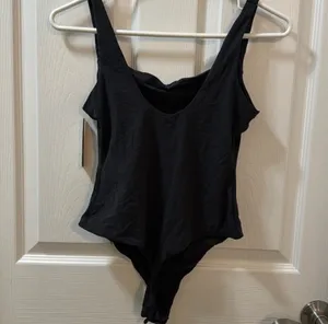 SKIMS Fits Everybody Square Neck Bodysuit M thumbnail 5