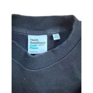 TNA‎ Aritzia Cozy Fleece Perfect Fit Cropped Sweatshirt Black Womens XS thumbnail 4