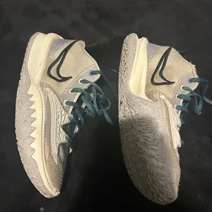 Kyrie Low 4 Basketball Shoes Gray Blue Size 10 Used Clean Bottoms With Box thumbnail 3