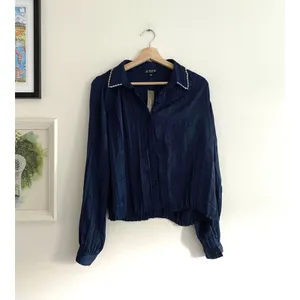 J. CREW NWT Crystal Embellished Navy Blue Shirt in Crinkle Satin Size Small thumbnail 3