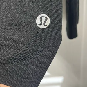 Rare Lululemon Breeze by long sleeve Lululemon across chest black size 4 thumbnail 6