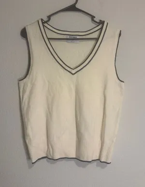 Old Navy so soft Cream V-Neck Sweater Tank with black contrast Trim M thumbnail 1