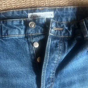 Zara button fly high rise straight leg size 6 thumbnail 5