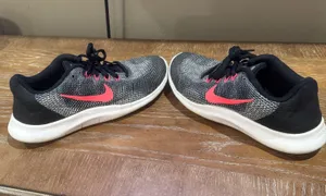 Black and Pink Nike Shoes thumbnail 5
