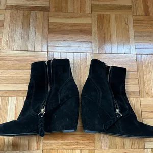 Joie Oakley Black Suede Wedge Booties thumbnail 7