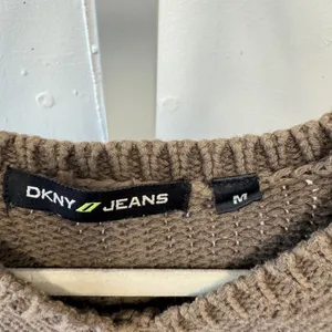 Y2K‎ DKNY Jeans Tan Brown Cotton Knit V-Neck Logo Sweater Women's Medium Raglan thumbnail 6