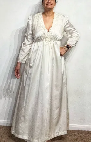Barbizon Boutique Ivory Satin Lace Trim Maxi Robe Nightgown Y2K Bridal Sz M thumbnail 1