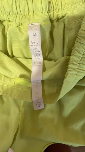 Lululemon Shorts Hotty Hot Size 8 Reg thumbnail 4
