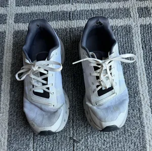 On Cloud shoes  thumbnail 1