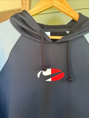 Nike Women's Therma-Fit Fleece Color-Block Training Hoodie thumbnail 4