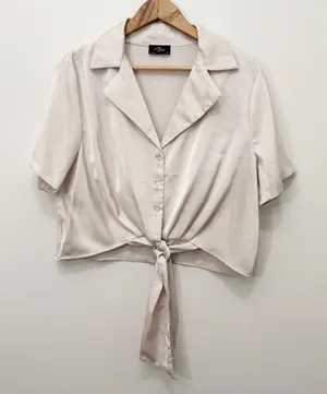 Milk & Honey Tie-Front Short Sleeve Blouse Satin in Light Beige Size Large thumbnail 1