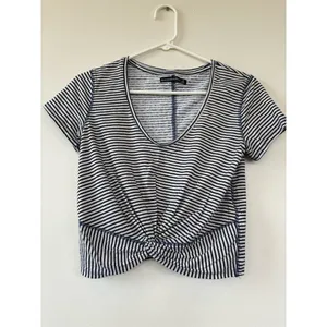 Abercrombie & Fitch Women's‎ Striped Crop Top Black V-Neck Size S thumbnail 3